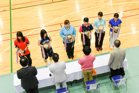 優勝杯の返還です