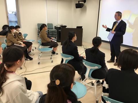 高木学科長より幼児教育学科の概要説明