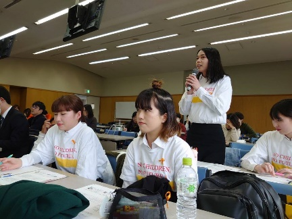他大学の発表に対して、積極的に質問をしました