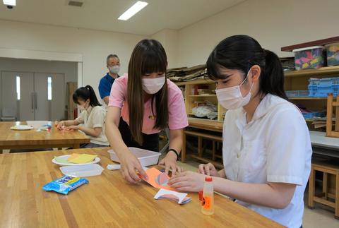 2年生の学生スタッフがサポートします