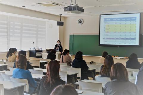 近年の就職状況や進路指導の今後の流れについて説明