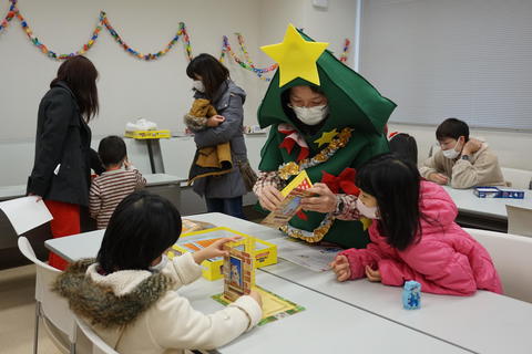 子どもに寄り添う学生