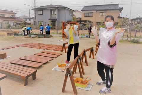 ペンキ塗りを担当