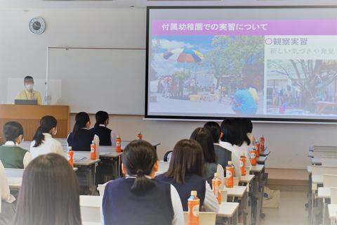 1年生の在学生が実習や授業について紹介します