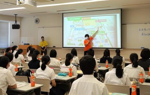 学科長による幼児教育学科の説明