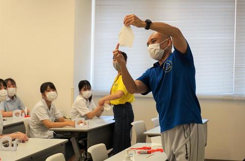 紙飛行機を作って飛ばしてみよう