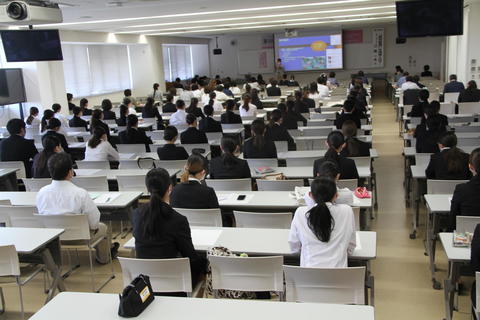 講演会場のようす　本学科2年生も参加しました