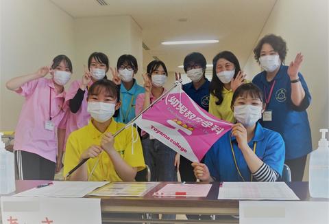 スタッフ学生と教員です。tomitanのことなら、何でも聞いてね！