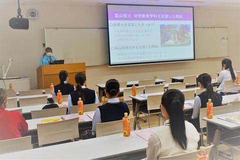 1年生の在学生が実習や授業について紹介します