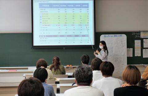 近年の就職状況や進路指導の今後の流れについて説明