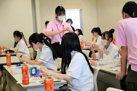 学生スタッフがサポートします