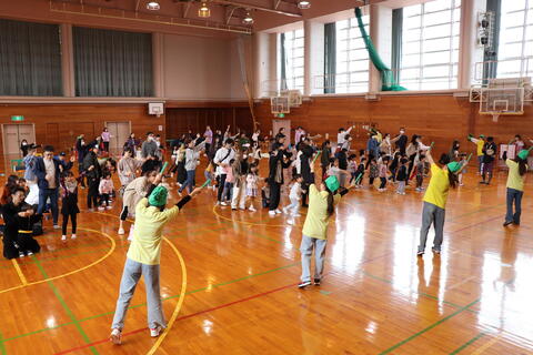 親子で一緒に身体を動かしました