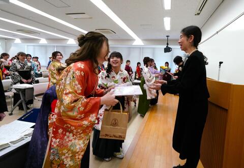 卒業生のみなさんから2年担任教員へ