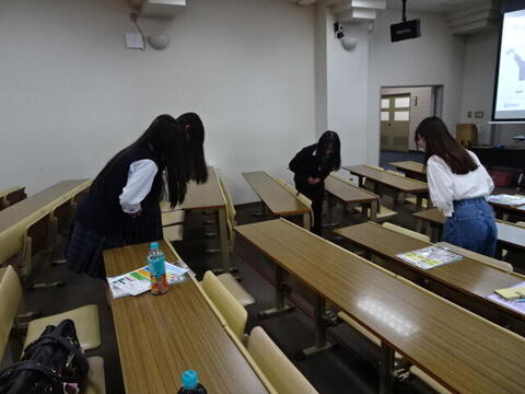 ⑤高木ゼミ：ゼミ生と一緒に強弱をつけて！.JPG