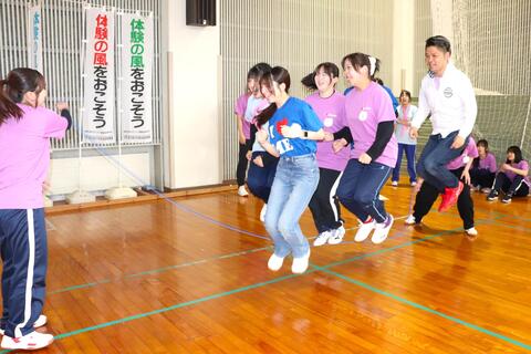 見よ！先生の跳躍力！