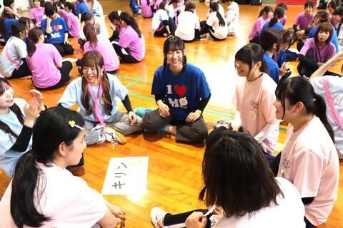 1,2年生混合のゼミグループで自己紹介ゲーム