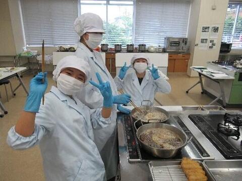 調理実習Ⅱ　揚げ方のコツをつかみました.jpg