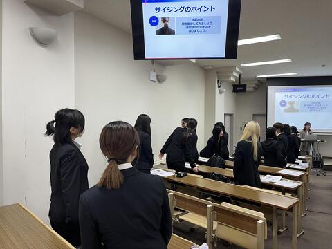 スーツ着こなしセミナー女子1.jpg