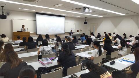 本学を卒業して4年目の先輩方にお話しいただきました