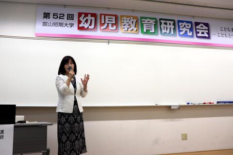 フロアからの質問に応じる井桁先生