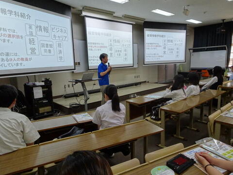 ②幅広い学びが特徴です！（東野学科長）.JPG
