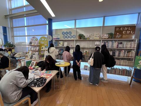 お気に入りの絵本を見つけてシートを作成します