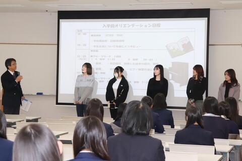 学科長から在学生にインタビュー形式で学生生活を紹介