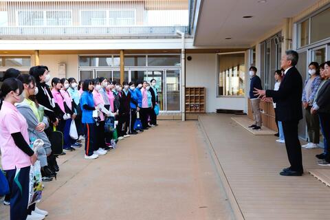 幼稚園の先生から今日の実習の意義について