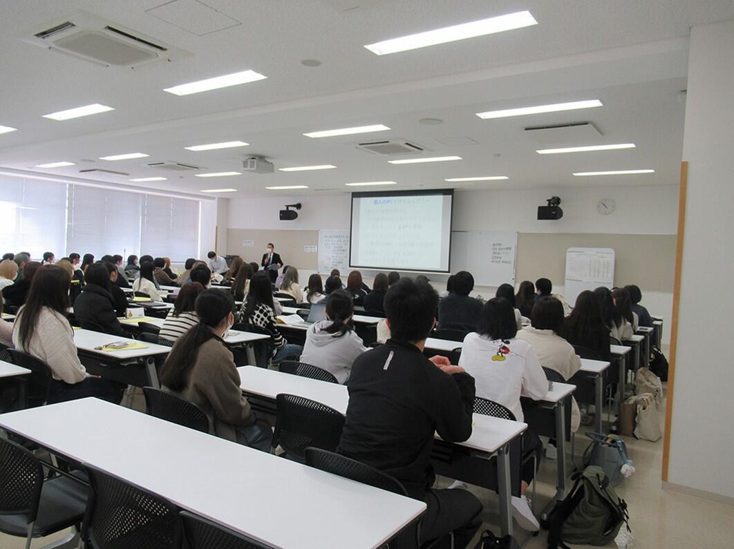 食物栄養学科の新入生オリエンテーション.jpg