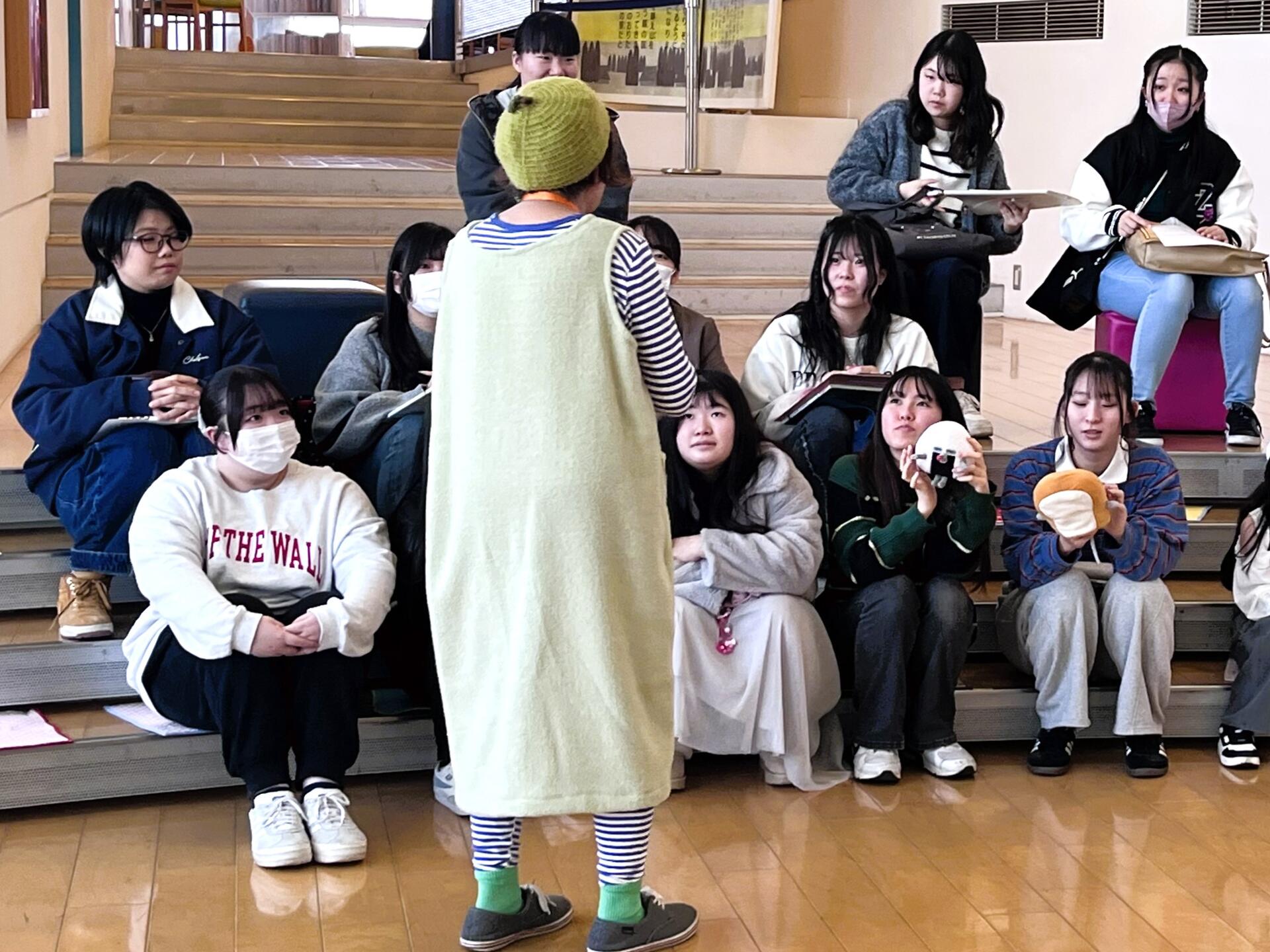 授業紹介】大島絵本館でたくさんの絵本にふれました｜幼児教育学科